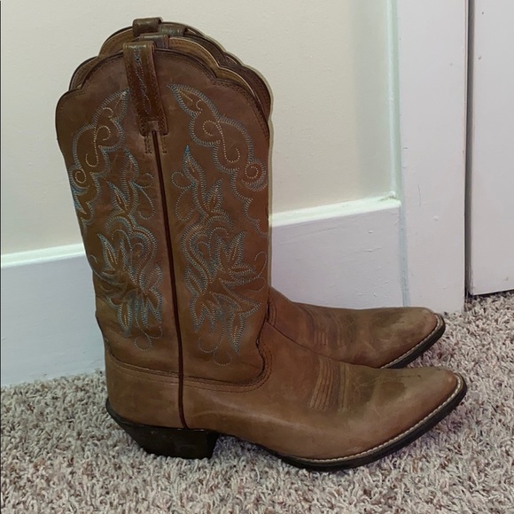 Ariat Shoes - Cowboy boots with turquoise detailing